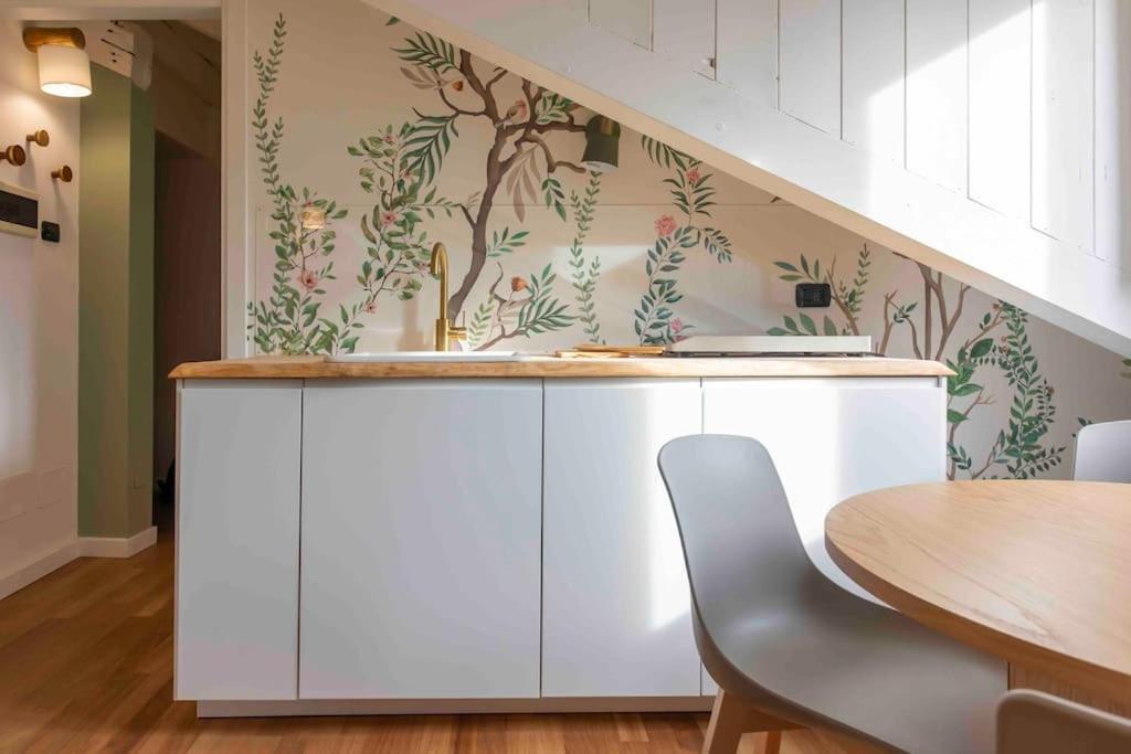 La Tana Del Bianconiglio - Rabbit Hole Apartment Milan Bagian luar foto