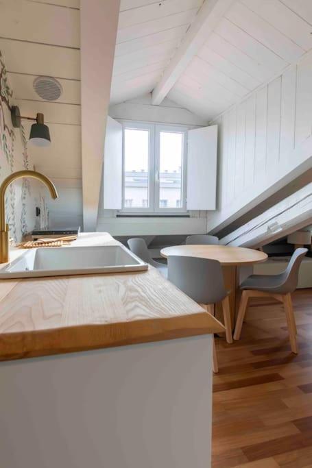 La Tana Del Bianconiglio - Rabbit Hole Apartment Milan Bagian luar foto