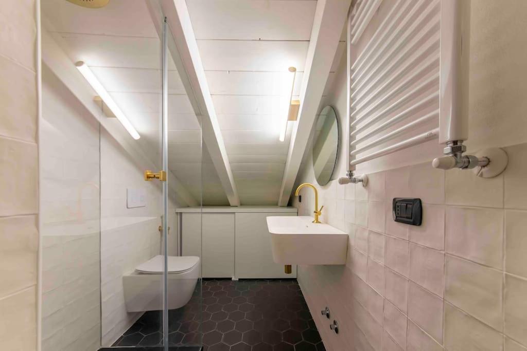 La Tana Del Bianconiglio - Rabbit Hole Apartment Milan Bagian luar foto