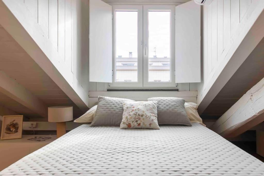 La Tana Del Bianconiglio - Rabbit Hole Apartment Milan Bagian luar foto